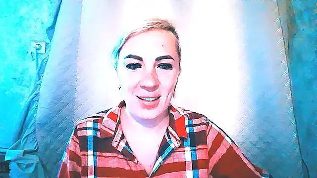 Snapshot of EmmaCat_ chatting on 15, 9, 2025 EmmaCat online show from 15, 9, 2025