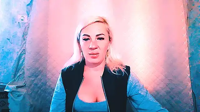 Snapshot of EmmaCat_ chatting on 16, 9, 2025 EmmaCat online show from 16, 9, 2025