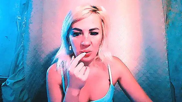 Snapshot of EmmaCat_ chatting on 17, 9, 2025 EmmaCat online show from 17, 9, 2025