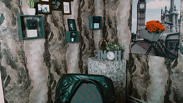 Snapshot of EmmaCat_ chatting on 24, 9, 2025 EmmaCat online show from 24, 9, 2025