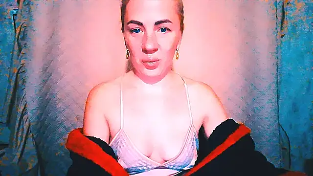 Snapshot of EmmaCat_ chatting on 2, 10, 2025 EmmaCat online show from 2, 10, 2025