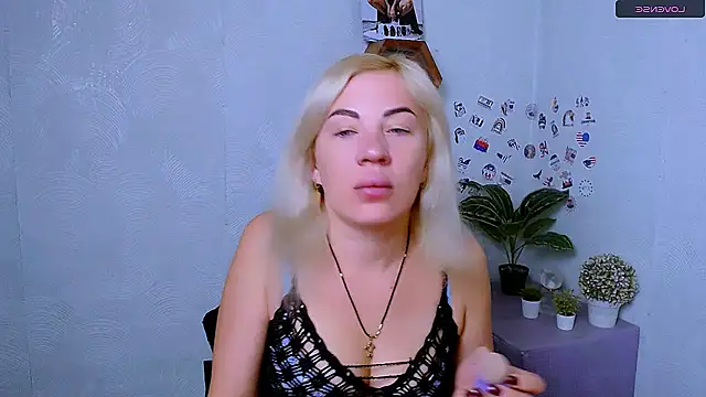 Snapshot of EmmaCat_ chatting on 16, 10, 2025 EmmaCat online show from 16, 10, 2025