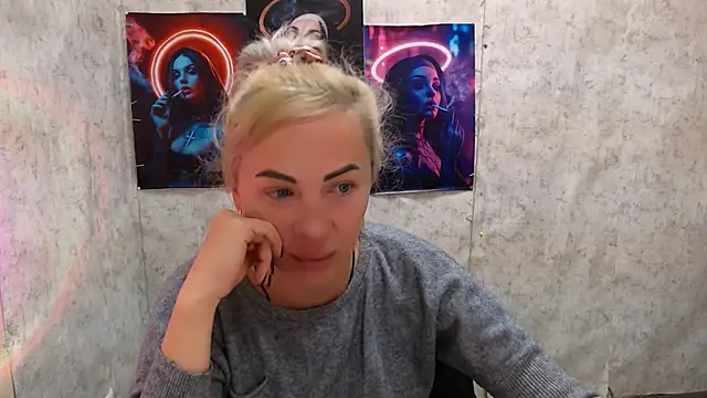 Snapshot of EmmaCat_ chatting on 21, 10, 2025 EmmaCat online show from 21, 10, 2025