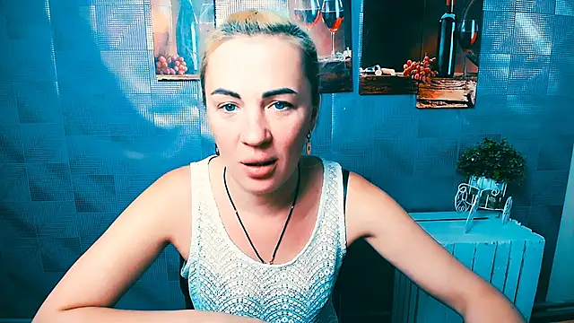 Snapshot of EmmaCat_ chatting on 30, 10, 2025 EmmaCat online show from 30, 10, 2025