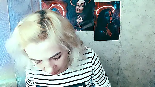 Snapshot of EmmaCat_ chatting on 1, 11, 2025 EmmaCat online show from 1, 11, 2025