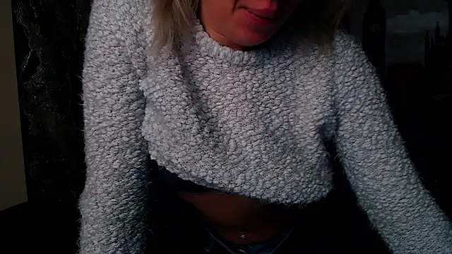 Snapshot of EmmaCat_ chatting on 8, 11, 2025 EmmaCat online show from 8, 11, 2025