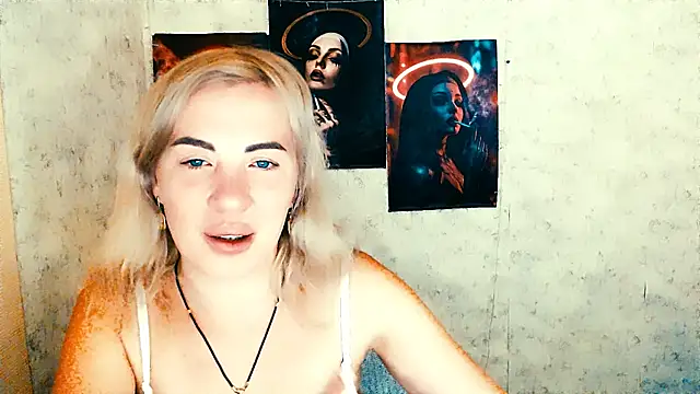 Snapshot of EmmaCat_ chatting on 10, 11, 2025 EmmaCat online show from 10, 11, 2025