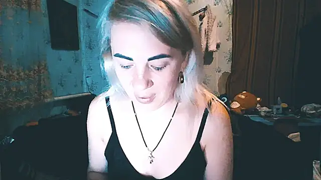 Snapshot of EmmaCat_ chatting on 14, 11, 2025 EmmaCat online show from 14, 11, 2025