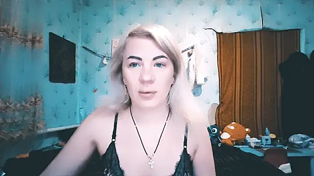 Snapshot of EmmaCat_ chatting on 15, 11, 2025 EmmaCat online show from 15, 11, 2025