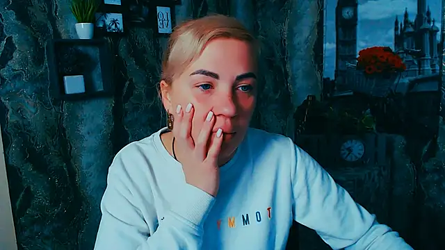 Snapshot of EmmaCat_ chatting on 29, 11, 2025 EmmaCat online show from 29, 11, 2025