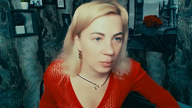 Snapshot of EmmaCat_ chatting on 19, 12, 2025 EmmaCat online show from 19, 12, 2025