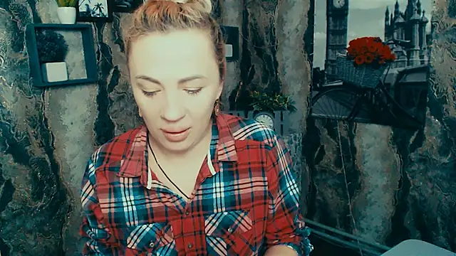 Snapshot of EmmaCat_ chatting on 20, 12, 2025 EmmaCat online show from 20, 12, 2025