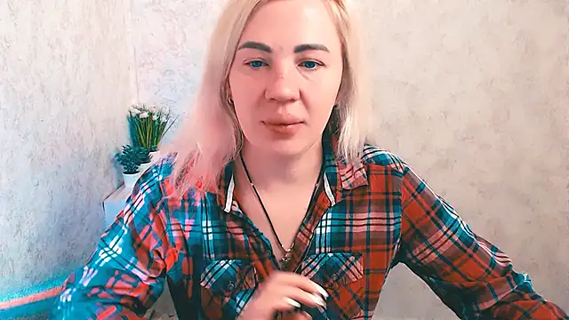 Snapshot of EmmaCat_ chatting on 10, 1, 2026 EmmaCat online show from 10, 1, 2026