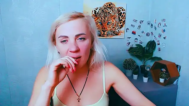 Snapshot of EmmaCat_ chatting on 10, 2, 2026 EmmaCat online show from 10, 2, 2026