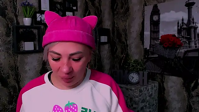 EmmaCat  online show from 10, 4, 2026