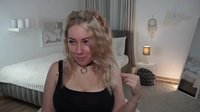 Snapshot of sandraa_cole chatting on 8, 10, 2025 sandraa cole online show from 8, 10, 2025