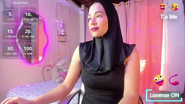 ShanaJamil online show from 5, 12, 2025