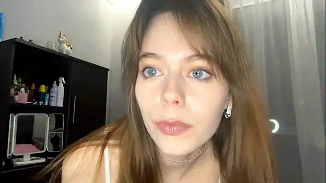 Snapshot of YourLittleElfie chatting on 16, 9, 2025 YourLittleElfie online show from 16, 9, 2025
