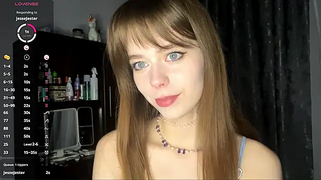 Snapshot of YourLittleElfie chatting on 24, 9, 2025 YourLittleElfie online show from 24, 9, 2025