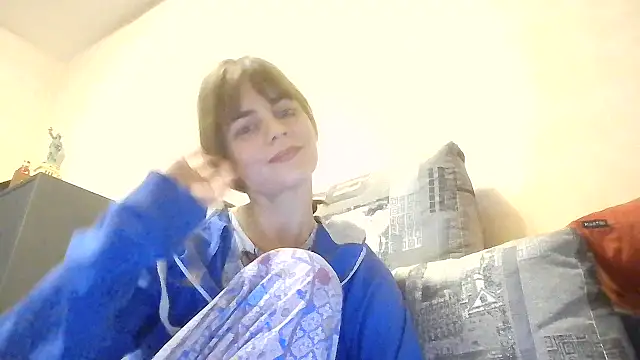 Snapshot of Loriven chatting on 2, 10, 2025 Loriven online show from 2, 10, 2025