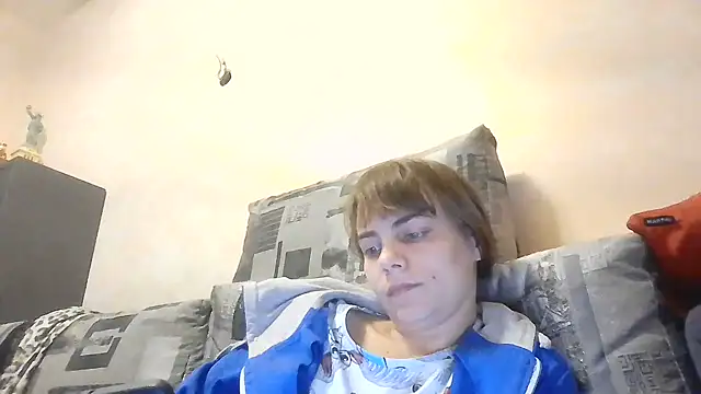 Snapshot of Loriven chatting on 6, 10, 2025 Loriven online show from 6, 10, 2025