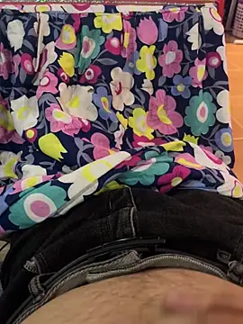 Snapshot of qeer098755 chatting on 12, 11, 2025 qeer098755 online show from 12, 11, 2025