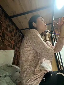 LAURA LLL online show from 1, 11, 2025