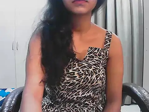 Snapshot of short_girl_ chatting on 1, 10, 2025 short girl  online show from 1, 10, 2025