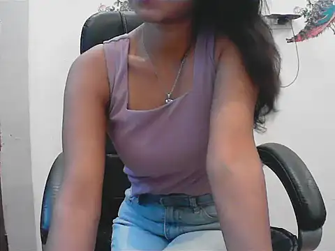 short girl  online show from 5, 7, 2026
