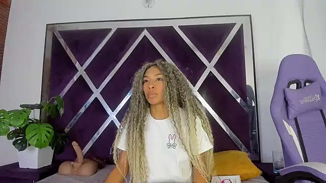 angelkyraasm online show from 10, 4, 2026