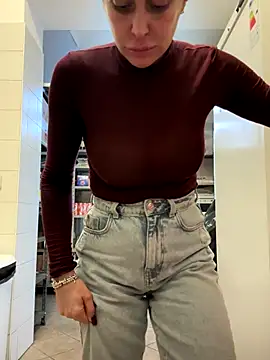 Snapshot of ainaht chatting on 23, 12, 2025 ainaht online show from 23, 12, 2025