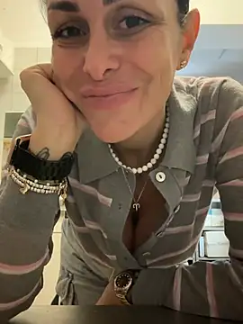 Snapshot of ainaht chatting on 5, 3, 2026 ainaht online show from 5, 3, 2026