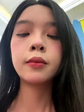 Snapshot of qiqi_x chatting on 12, 10, 2025 qiqi x online show from 12, 10, 2025