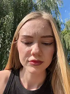 MilaMoone online show from 17, 9, 2025