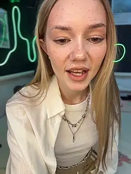 Snapshot of MilaMoone chatting on 2, 5, 2026 MilaMoone online show from 2, 5, 2026