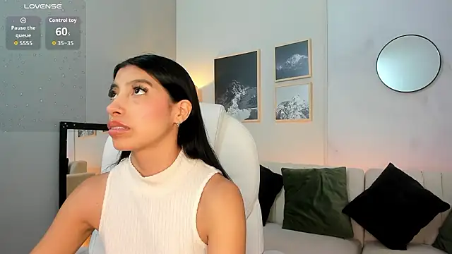 Tiffany Low online show from 1, 2, 2026