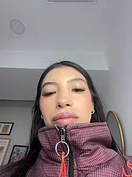 Snapshot of Tiffany_Low chatting on 21, 5, 2026 Tiffany Low online show from 21, 5, 2026