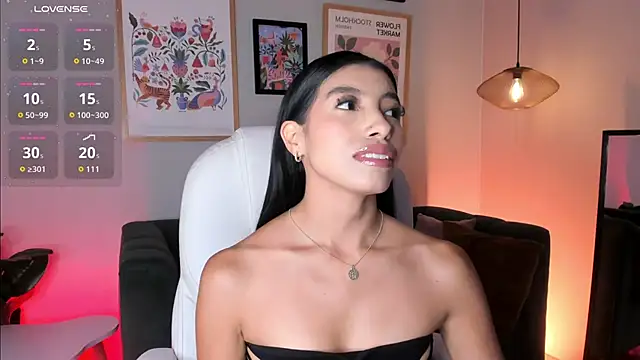 Snapshot of Tiffany_Low chatting on 22, 5, 2026 Tiffany Low online show from 22, 5, 2026