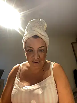 Snapshot of PoppyPrincessxox chatting on 3, 10, 2025 PoppyPrincessxox online show from 3, 10, 2025