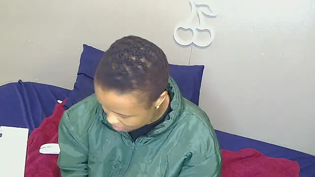 Snapshot of Serafynn chatting on 1, 10, 2025 Serafynn online show from 1, 10, 2025