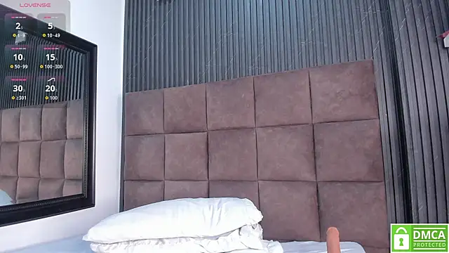 Scarlet  Jones  online show from 30, 3, 2026