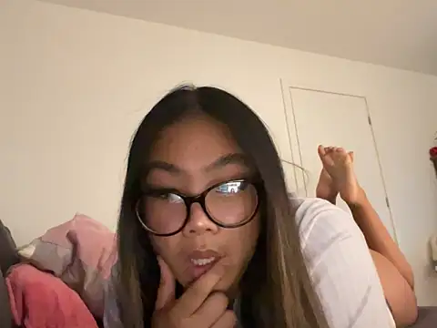 MissCherryyxox online show from 17, 9, 2025