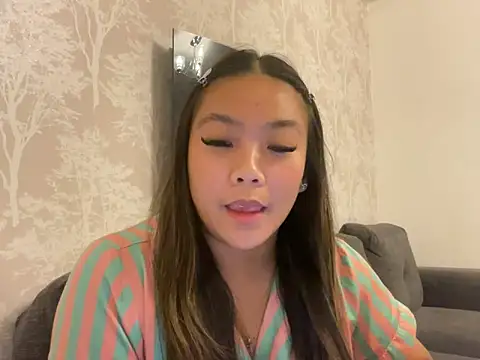 Snapshot of MissCherryyxox chatting on 7, 10, 2025 MissCherryyxox online show from 7, 10, 2025