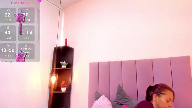 HoollyHendrix online show from 26, 11, 2025