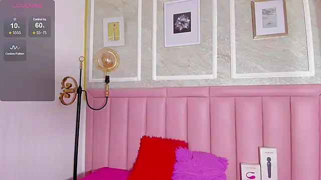 HoollyHendrix online show from 3, 2, 2026