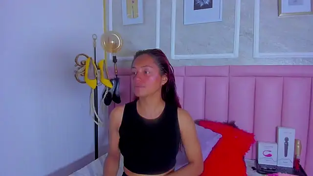 HoollyHendrix online show from 23, 2, 2026