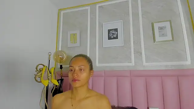 HoollyHendrix online show from 24, 2, 2026