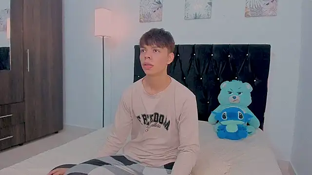 Zacktorres  online show from 30, 10, 2025