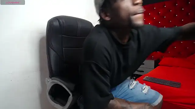 SkylerBigxxx online show from 31, 10, 2025