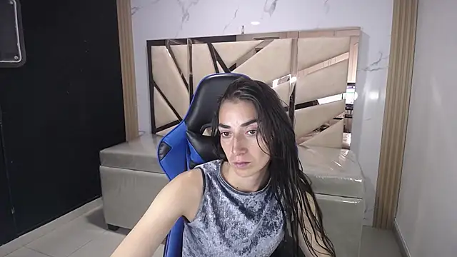 Maily a  online show from 23, 12, 2025